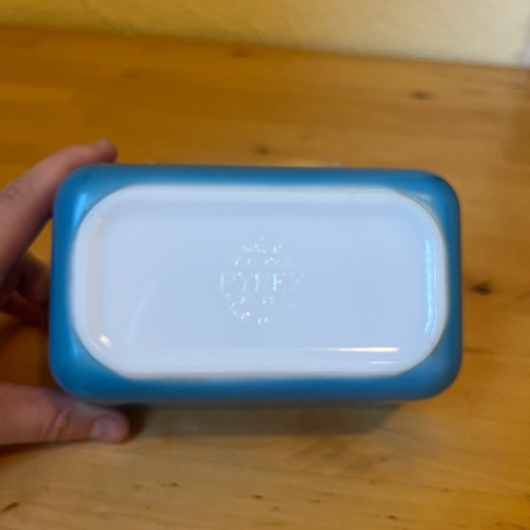 Vintage Pyrex Medium Refrigerator Jar w Lid in Blue - Picture 7 of 16